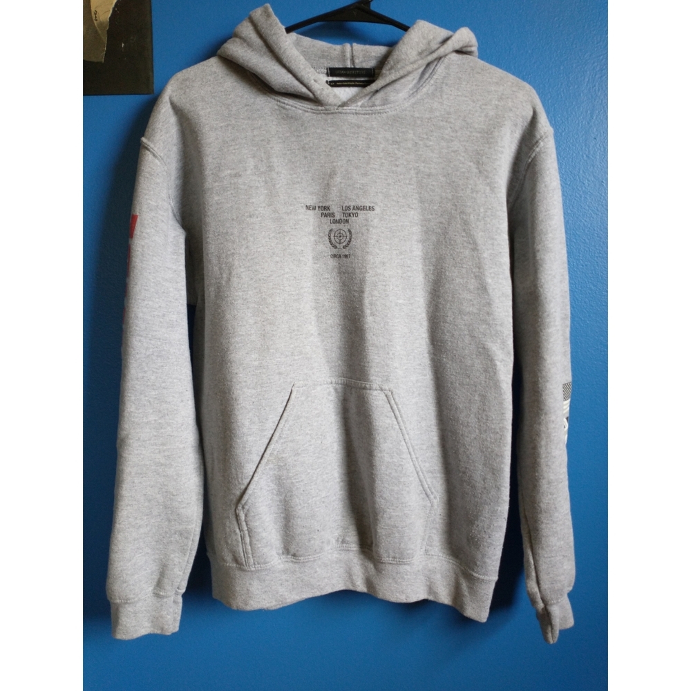 UO WORLDWIDE Hoodie
